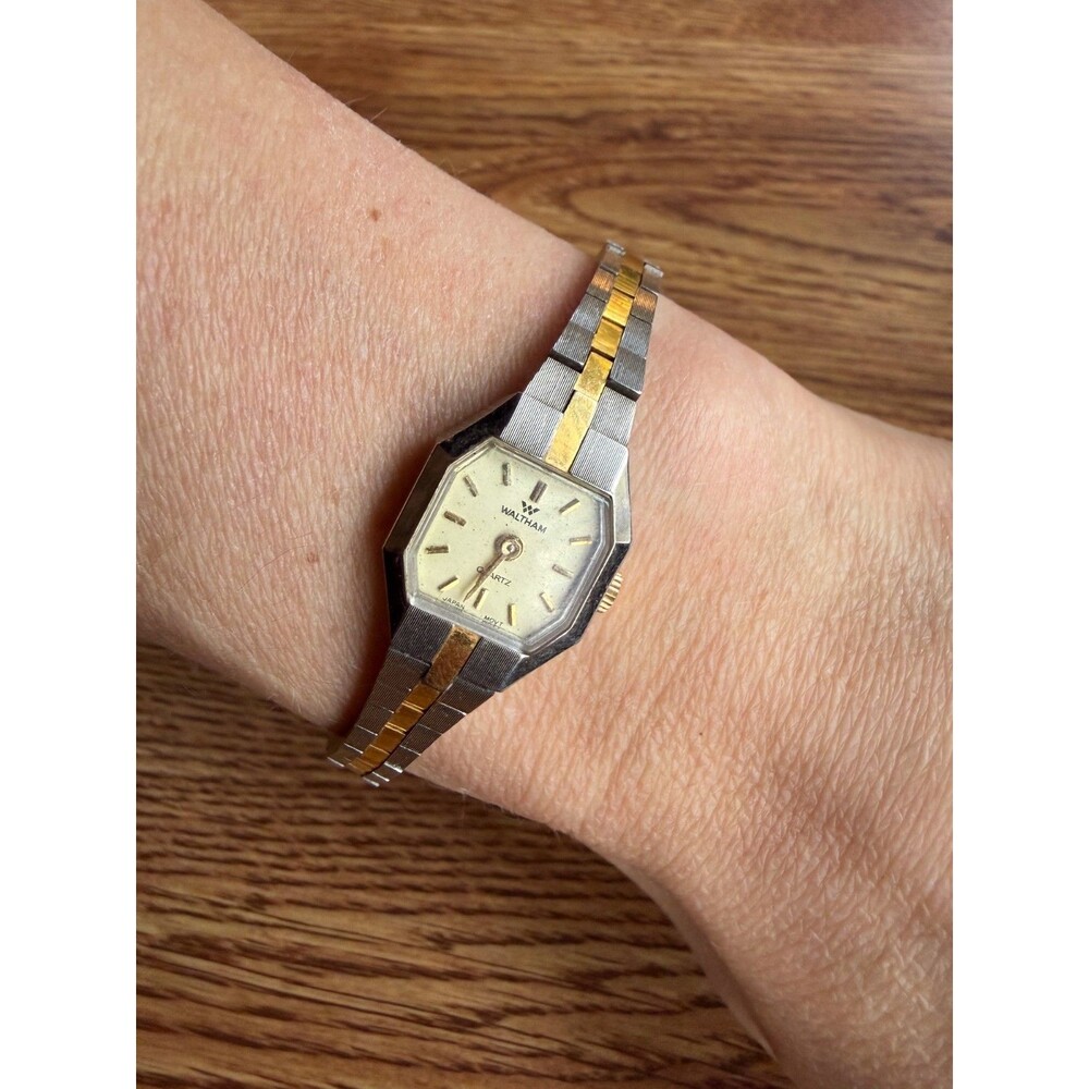 Vintage waltham WL632-009 women's watch; 5.5"; excellent condition, new battery